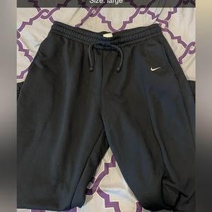 Women’s Nike therma fit joggers